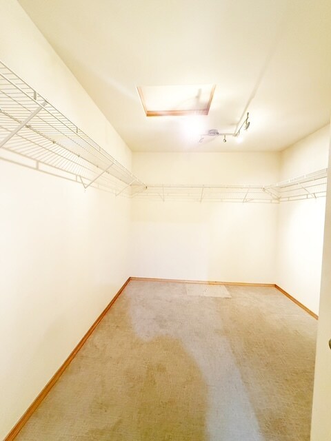 Building Photo - 736 Glenmore Loop