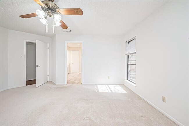 Building Photo - 15030 St Cloud Dr
