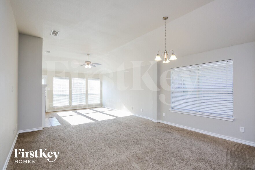 Building Photo - 1101 New Meadow Dr