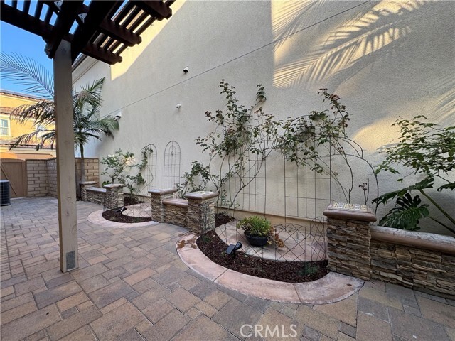 Building Photo - 59 Pathway