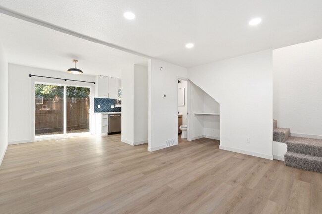Building Photo - 1624 Banyan Dr