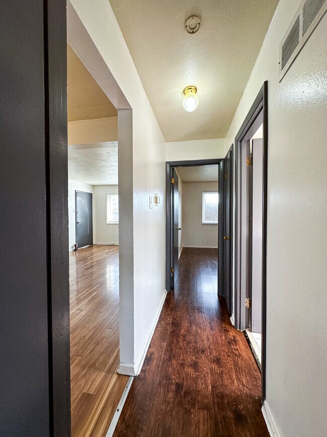 Building Photo - 2225 Lackland Rd