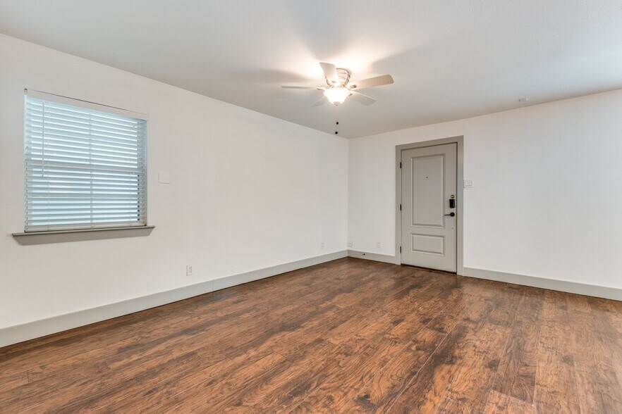 Building Photo - 4633 Fairmount St