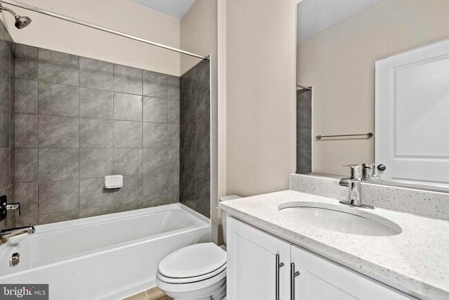 Building Photo - 333 Ensemble Wy