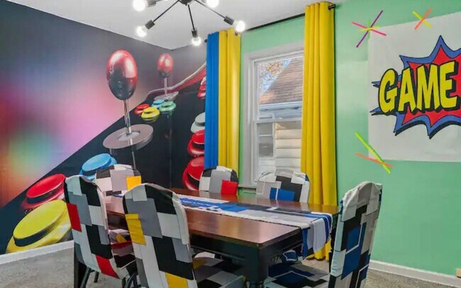 Building Photo - 9519 Preston Ave