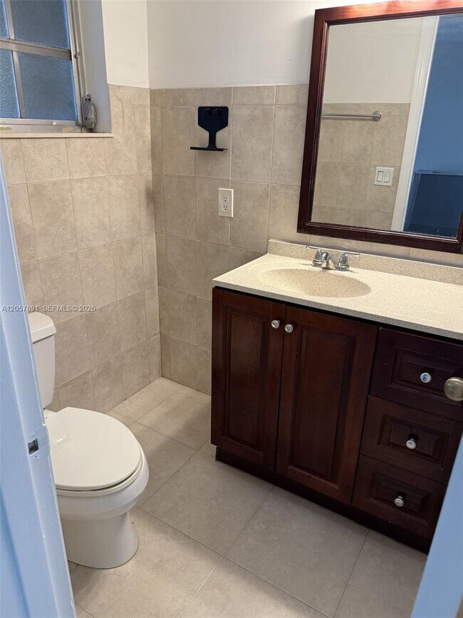Building Photo - 4855 University Dr