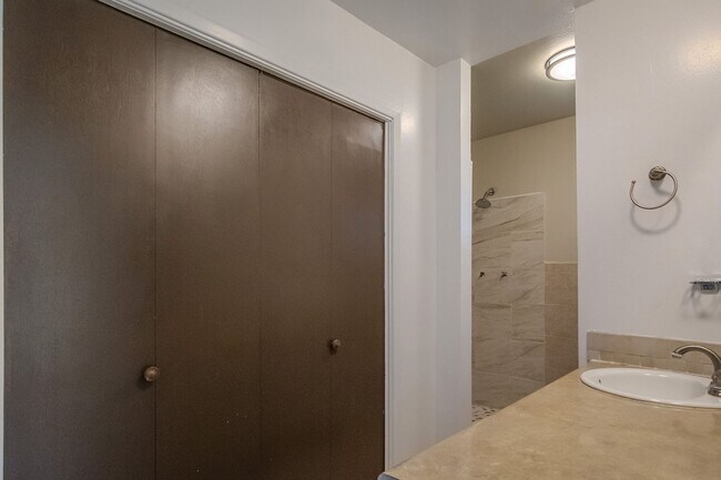 Building Photo - Adobe beauty in New Mexico South County Valley