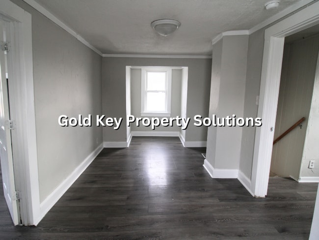 Building Photo - Adorable 3 BR 2 FULL BA House with Fenced Yard and Central Air (SECTION 8 APPROVED)