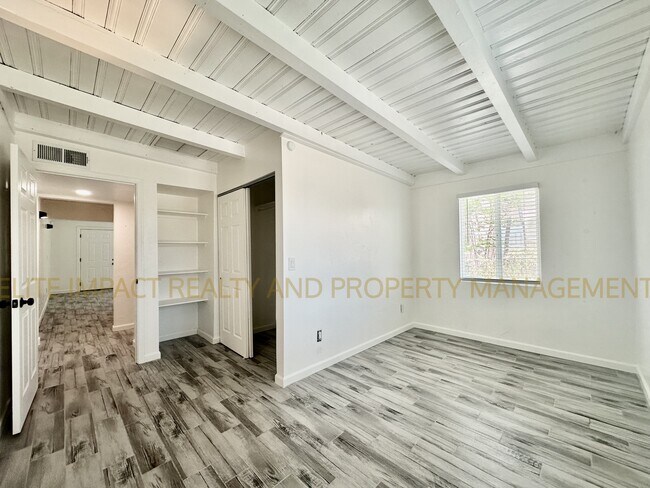 Building Photo - 1014 N Grande Ave