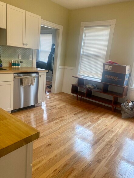 Building Photo - 2 Chester St