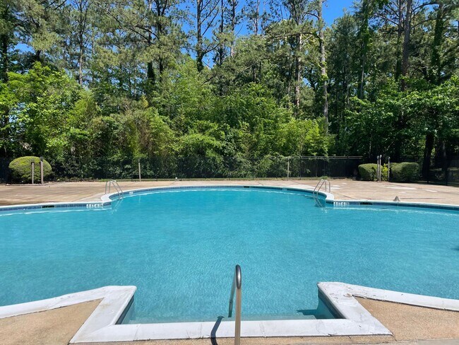 Building Photo - 2812 Georgetown Dr