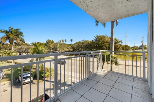 Building Photo - 455 S Pine Island Rd