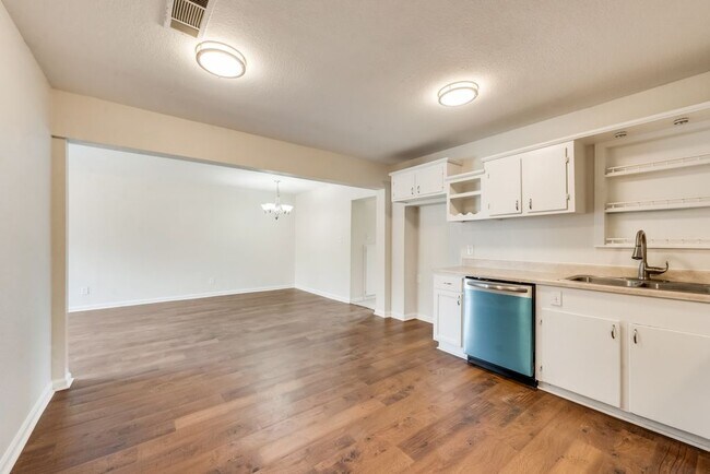 Building Photo - 2405 Adams Ct