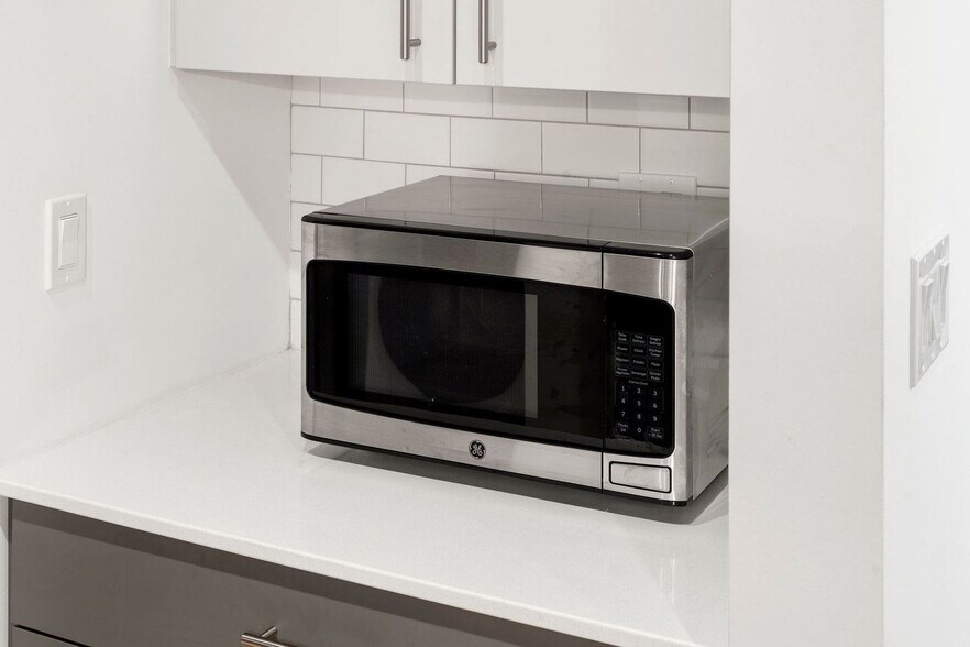 Building Photo - 853 W Blackhawk St