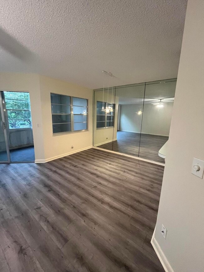 Building Photo - 12600 SW 5th Ct