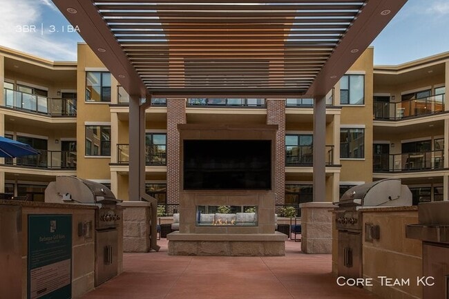 Building Photo - 551 W 44th St