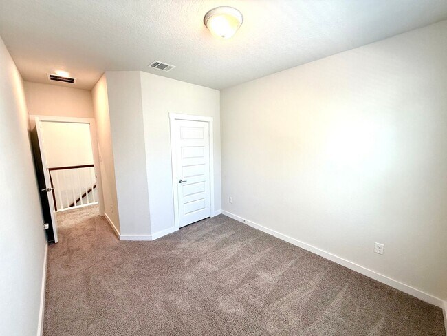 Building Photo - **MOVE IN SPECIAL** 2-Story 3 Bedroom / 2....