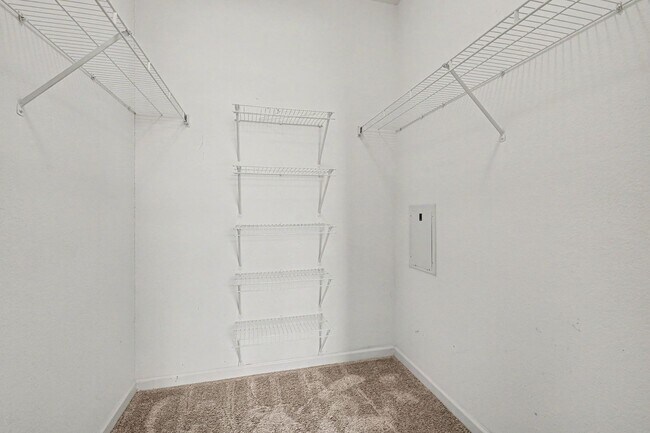 Building Photo - Charming Englewood Condo | 2 Bedrooms, Covered Parking & Community Pool