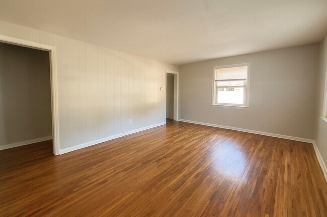 Building Photo - 3 Bed 1 Bath – Rental On Millbrook Road