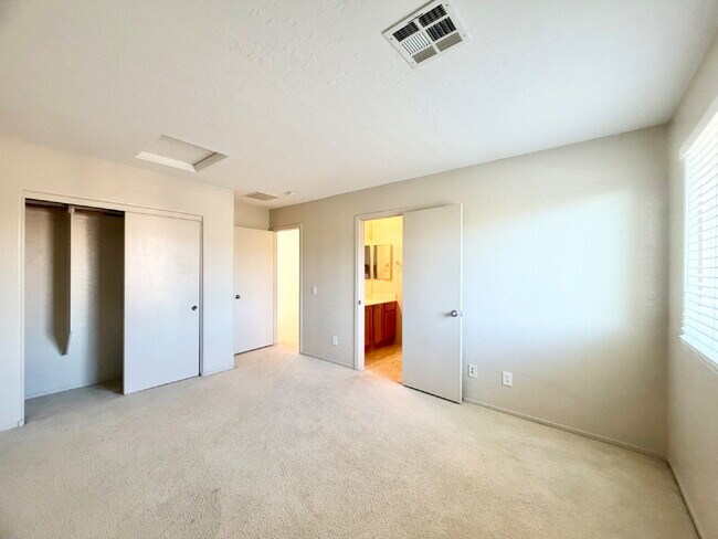 Building Photo - SPACIOUS 3 BEDROOM + LOFT | SILVERSTONE RANCH | GILCREASE ORCHARD VIEWS