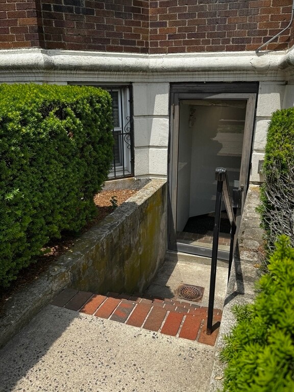 Building Photo - 1641 Commonwealth Ave