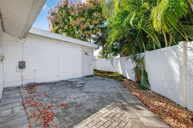 Building Photo - 4300 50th Pl S