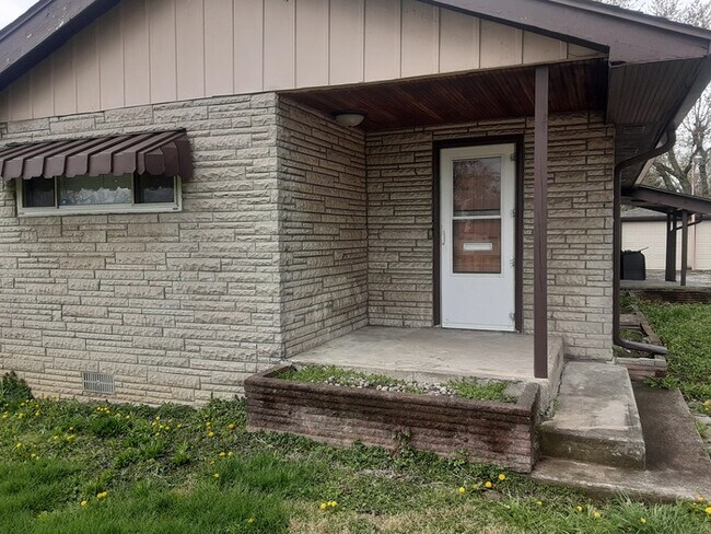 Primary Photo - Nice 3 Bedroom Ranch w/ 2 Car Garage in Pe...