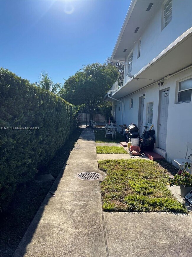 Building Photo - 11890 NE 16th Ave