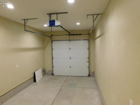 Building Photo - 12 Pine St