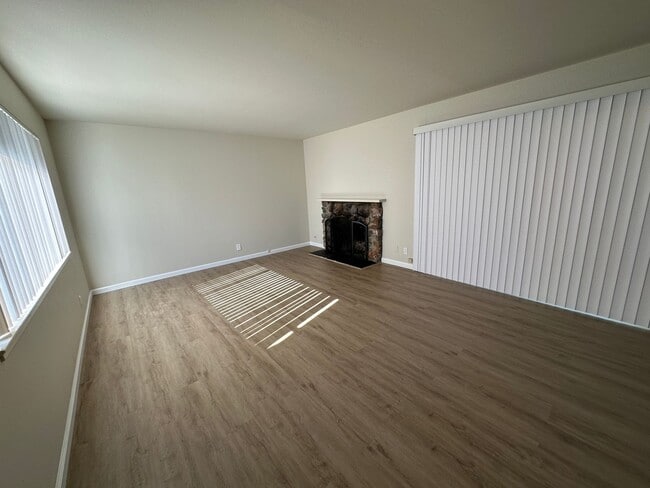 Building Photo - 6365 Bollinger Rd