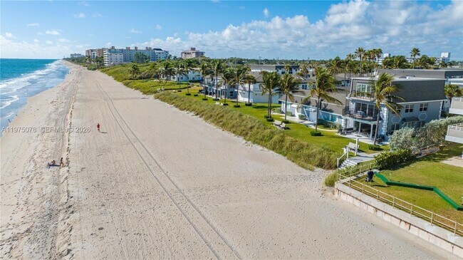 Building Photo - 1194 Hillsboro Mile Unit 1