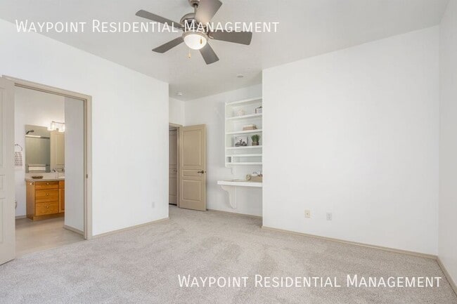 Building Photo - 9640 W Sleepy Hollow Ln