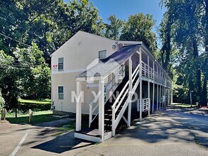 Building Photo - 1600 Poole Rd Unit A