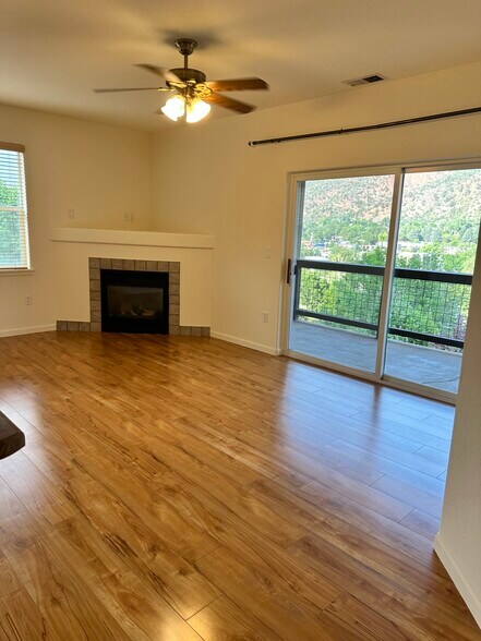 Building Photo - 2701 Midland Ave