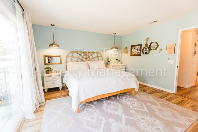 Building Photo - Beautifully Upgraded 3 Bed / 2 Bath Home –...