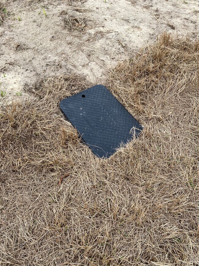 Building Photo - Desirable SW Ocala Neighborhood 3/2/2 *WON'T LAST*