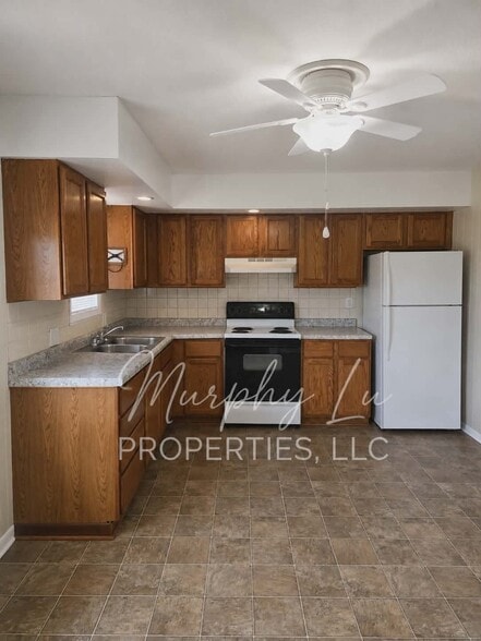 Building Photo - 1601 Tamara Dr