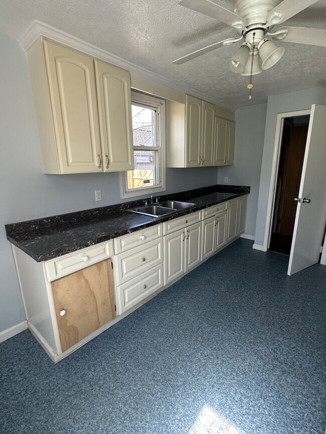 Building Photo - 3bd Single Broadway/E. 55th St. Cash Pay/Section 8