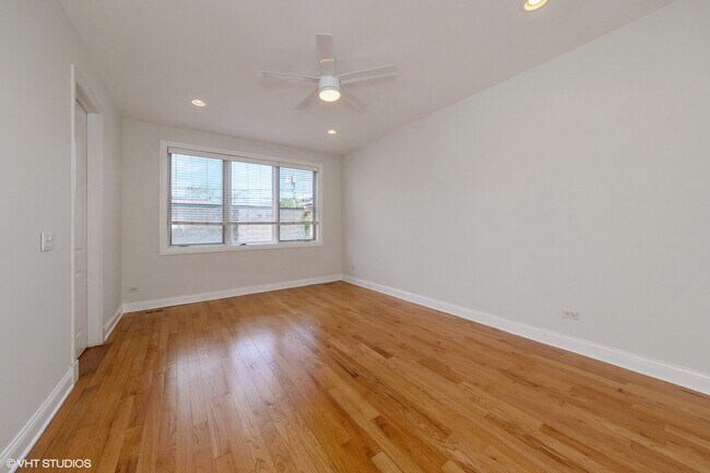 Building Photo - 4012 S Indiana Ave