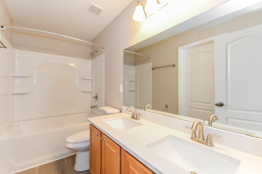 Building Photo - 2326 Sunset Bluff Dr