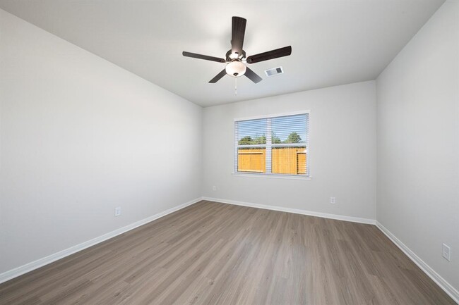 Building Photo - 15403 Maple Ter Dr