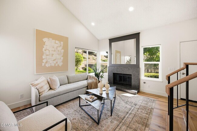 Building Photo - 974 Quarterhorse Ln