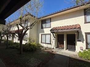 Building Photo - 2-Bedroom, 1.5 Bathroom Townhome in Quiet El Sobrante Neighborhood