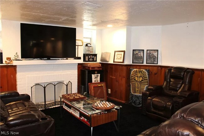 Building Photo - 1222 Castleton Rd