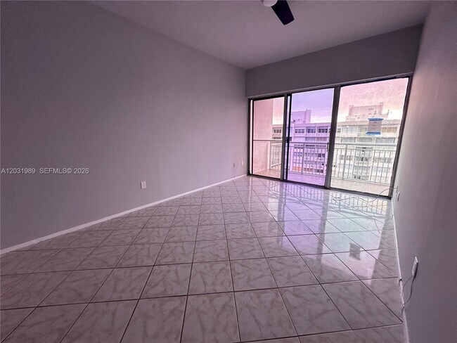 Building Photo - 18051 Biscayne Blvd