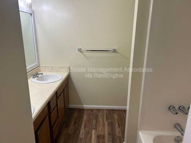 Building Photo - 105 Westwind Ct