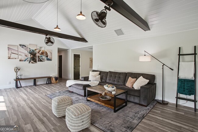 Building Photo - 120 Red Fox Run