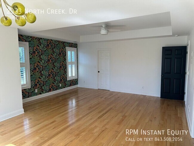 Building Photo - 2333 North Creek. Dr-