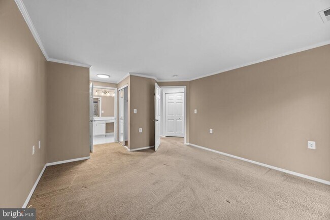 Building Photo - 1127 Lake Heron Dr