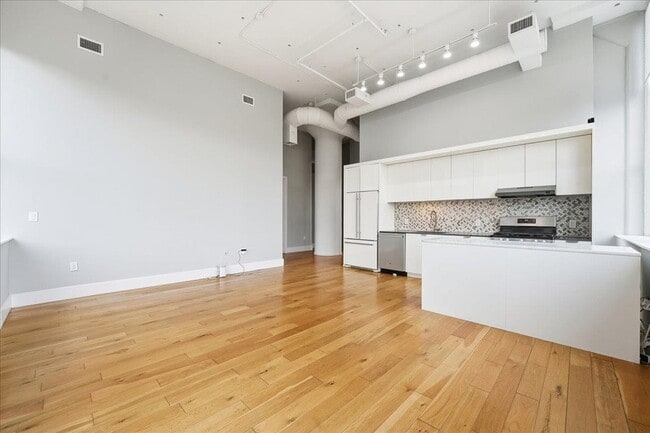 Building Photo - 50 Dey St